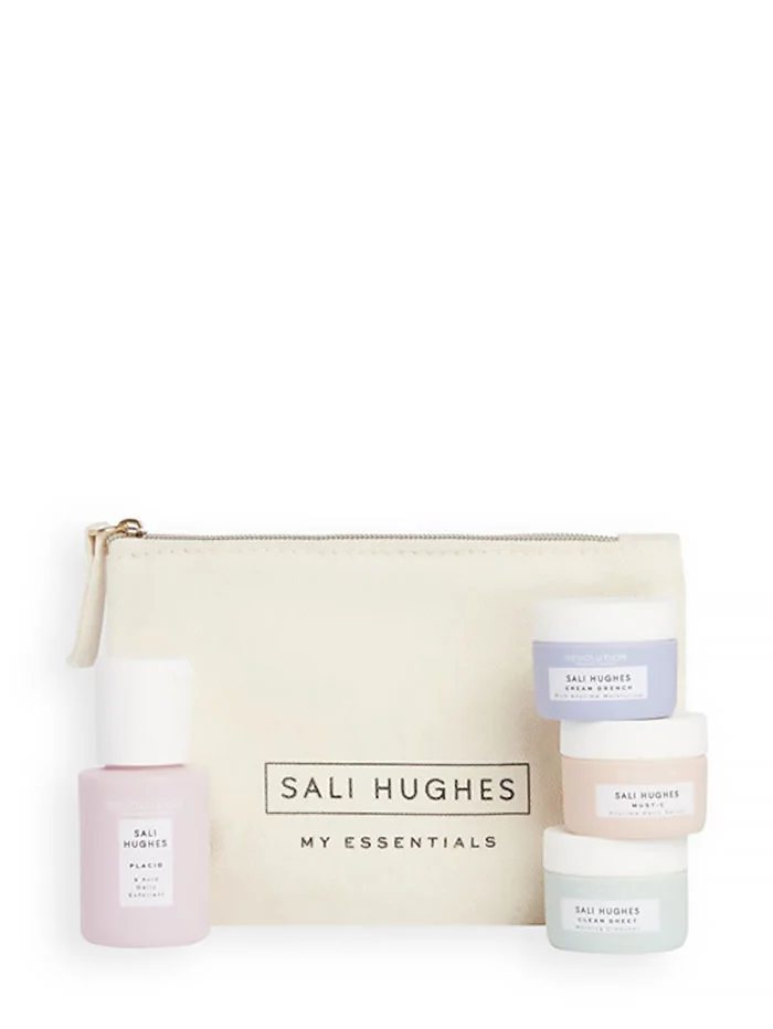 Revolution Set de calatorii (pentru fata) 4 produse Sali Hughes